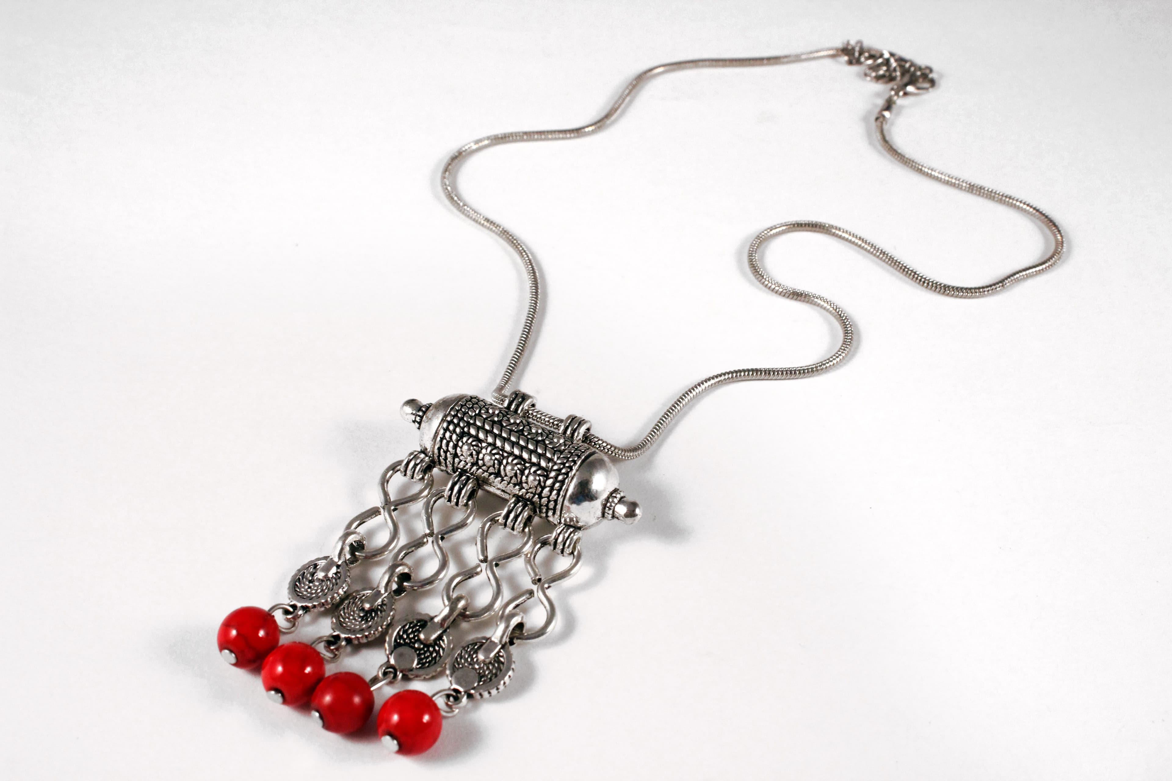 Dhrohar Tibiten Red Beads Silver Plated Alloy Necklace